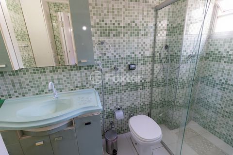 Image 19 - 920985