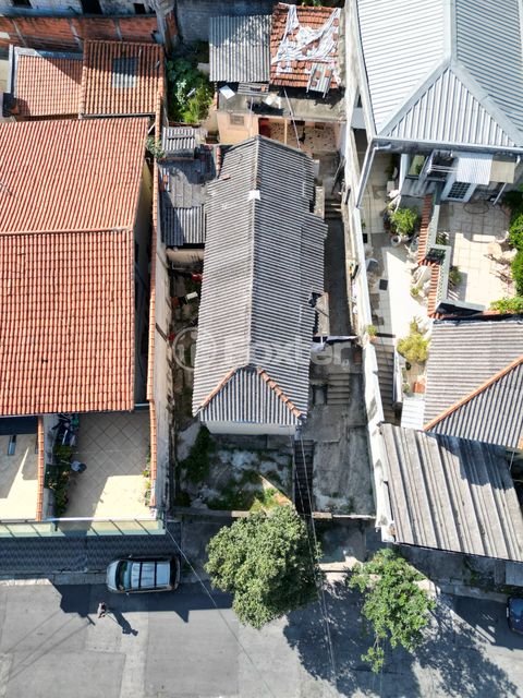Image 8 - 921058