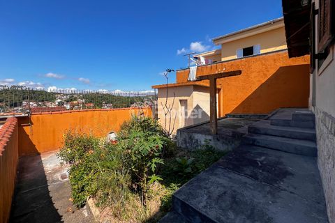 Image 17 - 921301