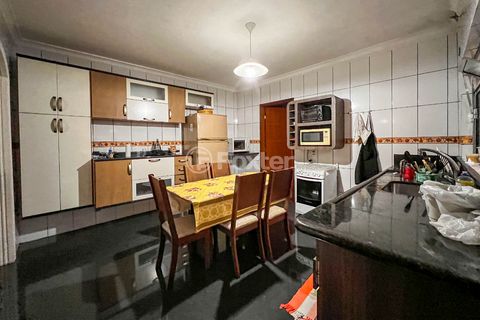 Image 1 - 921331
