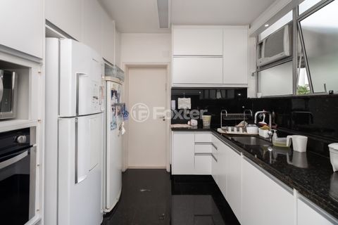 Image 7 - 921529
