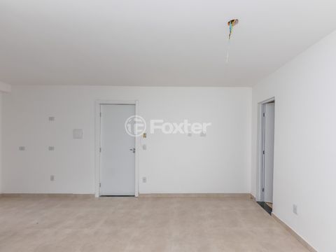 Image 7 - 921561
