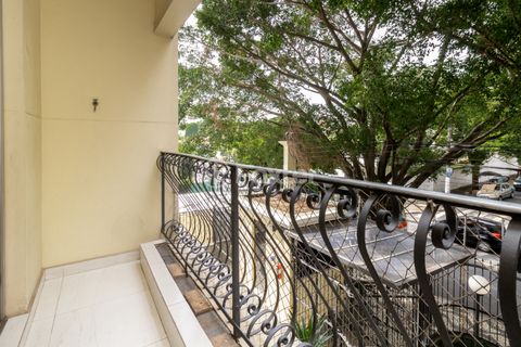 Image 1 - 921574