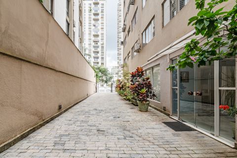 Image 8 - 921780