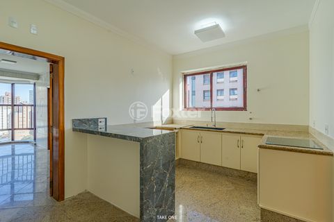 Image 10 - 921811