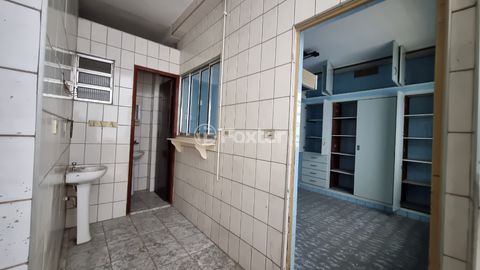 Image 5 - 921880