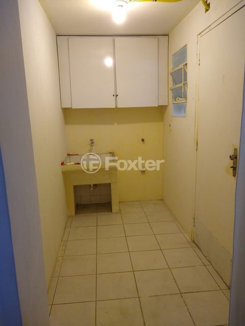 Image 7 - 921951
