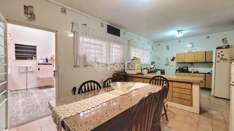 Image 19 - 921975
