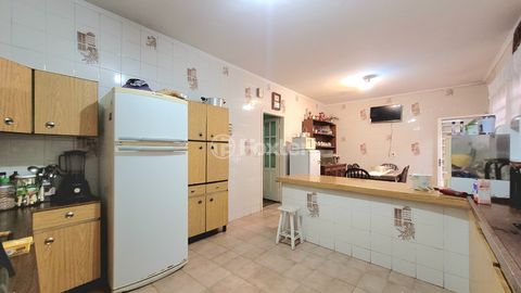 Image 15 - 921975