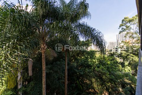 Image 10 - 922112