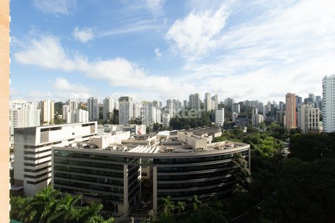 Image 13 - 922310