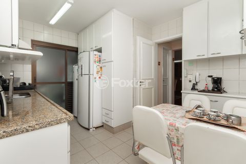 Image 11 - 922334