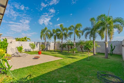 Image 6 - 922583