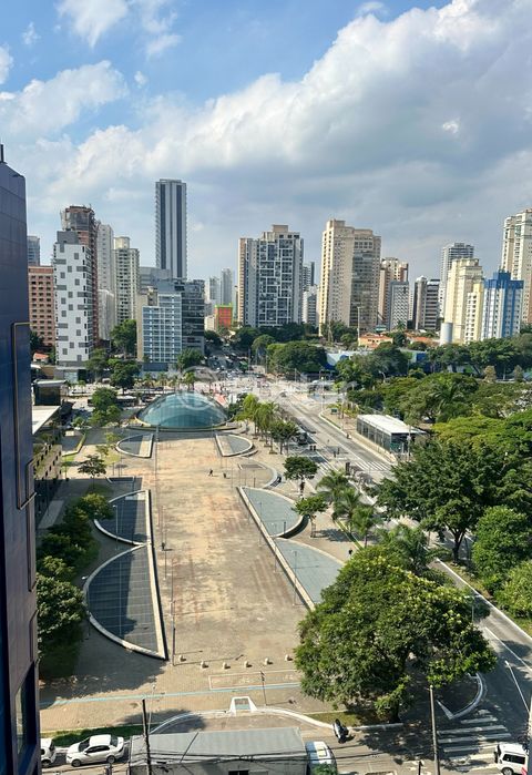 Image 14 - 922595
