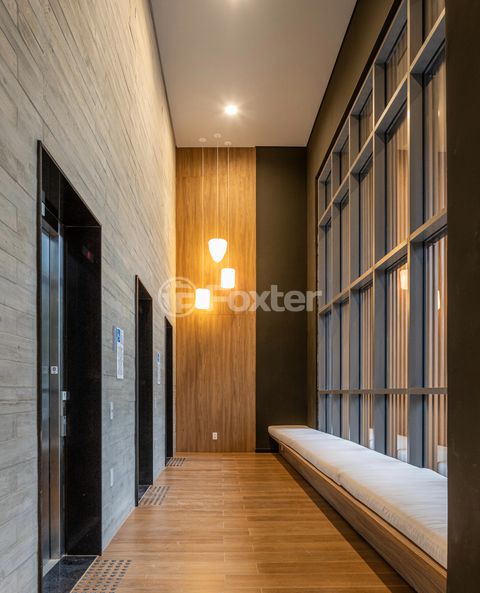Image 1 - 922595