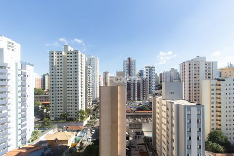 Image 11 - 922956