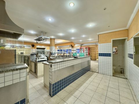 Image 4 - 923298