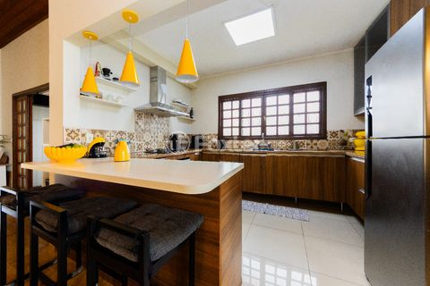 Image 9 - 923430