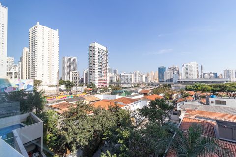 Image 15 - 923480