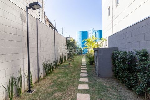 Image 13 - 923657