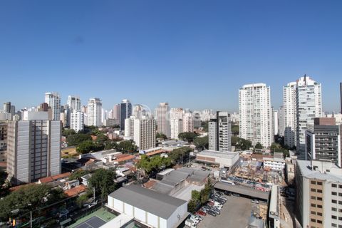 Image 1 - 923688