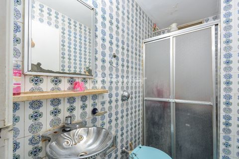 Image 7 - 923731
