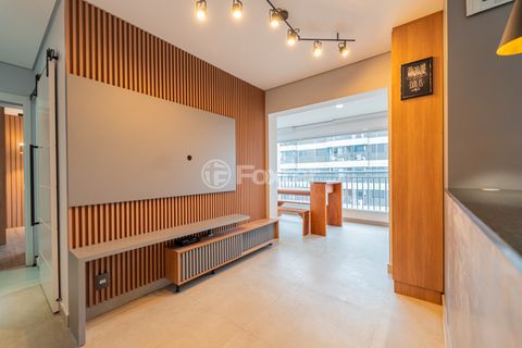 Image 1 - 923747
