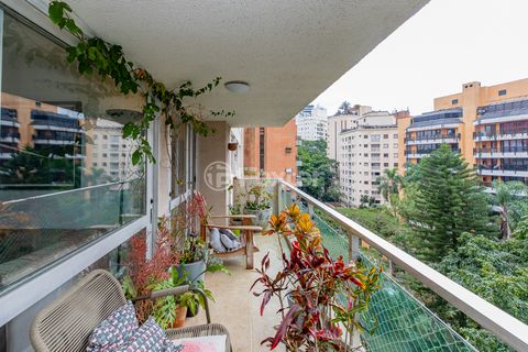 Image 15 - 923776