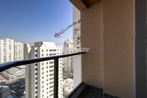 Image 10 - 923787