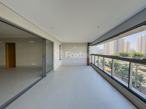 Image 4 - 923810