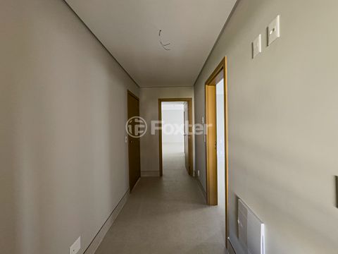 Image 10 - 923810