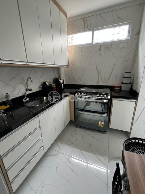 Image 6 - 923821