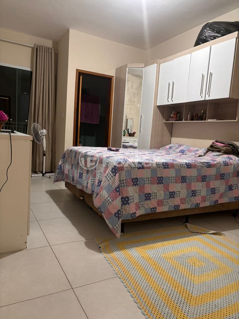 Image 3 - 923825