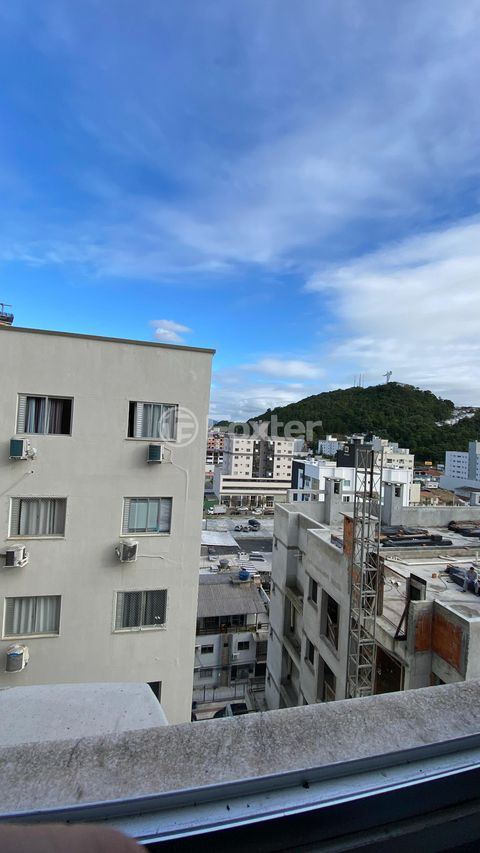 Image 10 - 923860