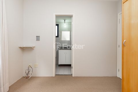 Image 10 - 923861