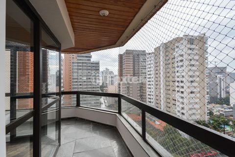 Image 8 - 923942