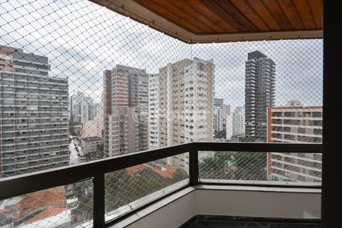 Image 6 - 923942