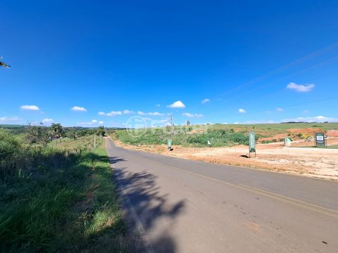 Image 3 - 923946