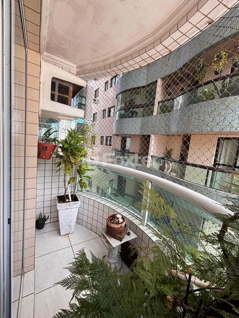 Image 8 - 923985