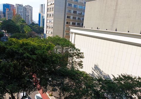 Image 10 - 924002