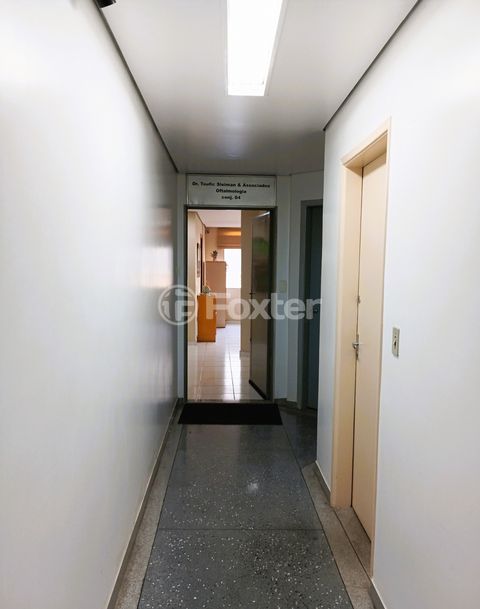 Image 17 - 924002