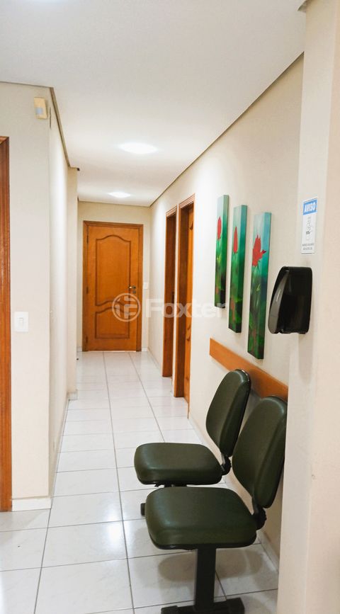 Image 7 - 924002