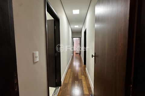 Image 17 - 924012