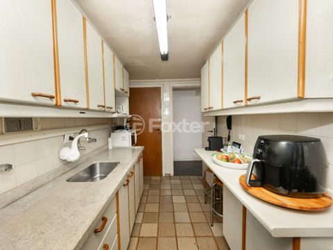 Image 11 - 924065