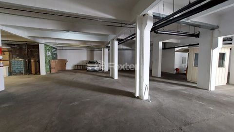 Image 17 - 924093