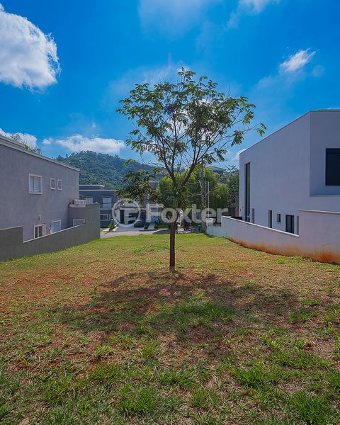 Image 1 - 924382