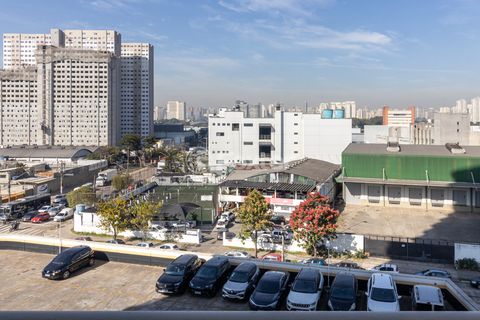 Image 11 - 924551