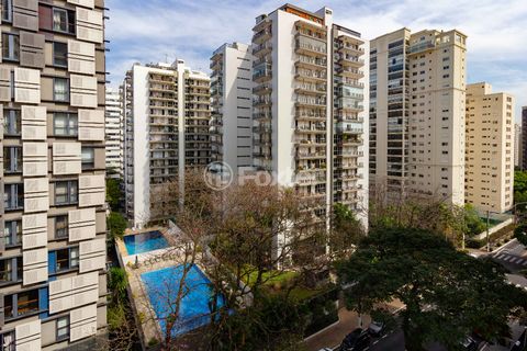 Image 10 - 924683