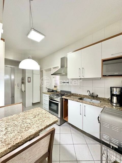 Image 3 - 924690