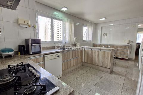 Image 14 - 924768